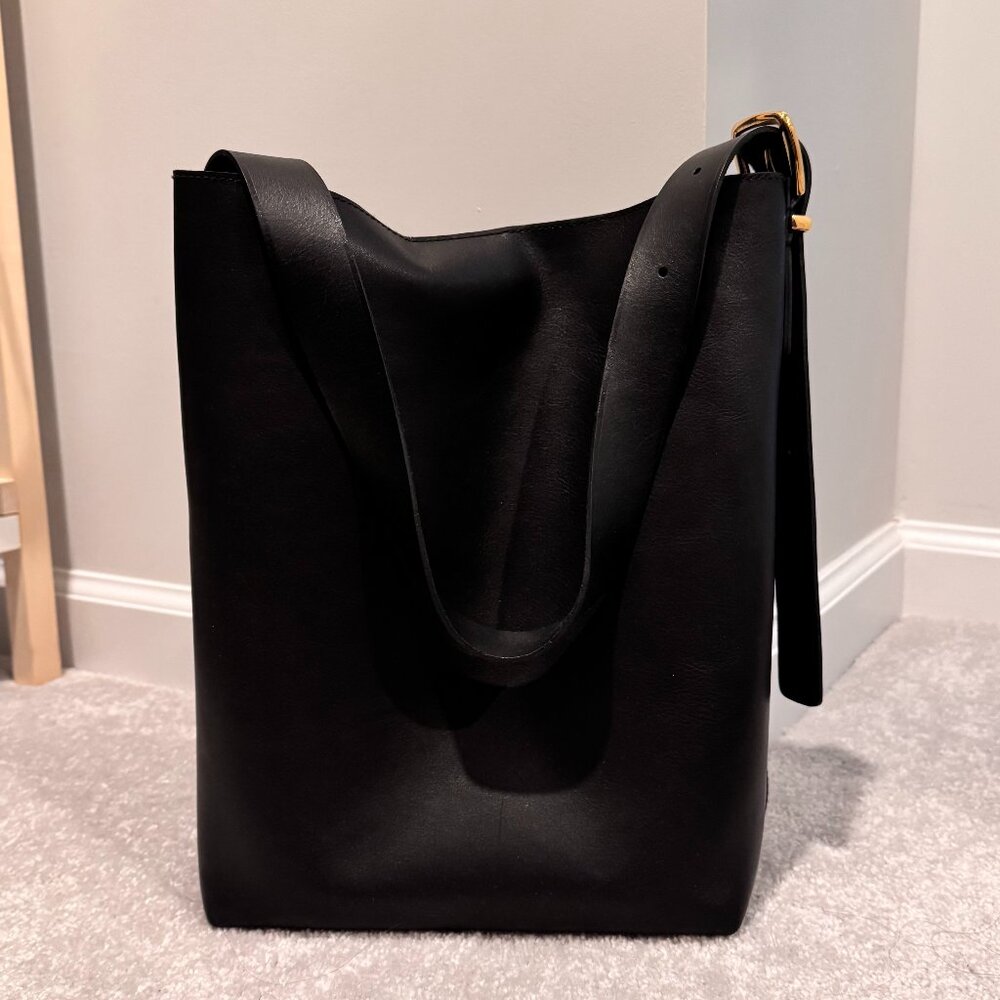 Madewell Essential Bucket Tote, Black Like New